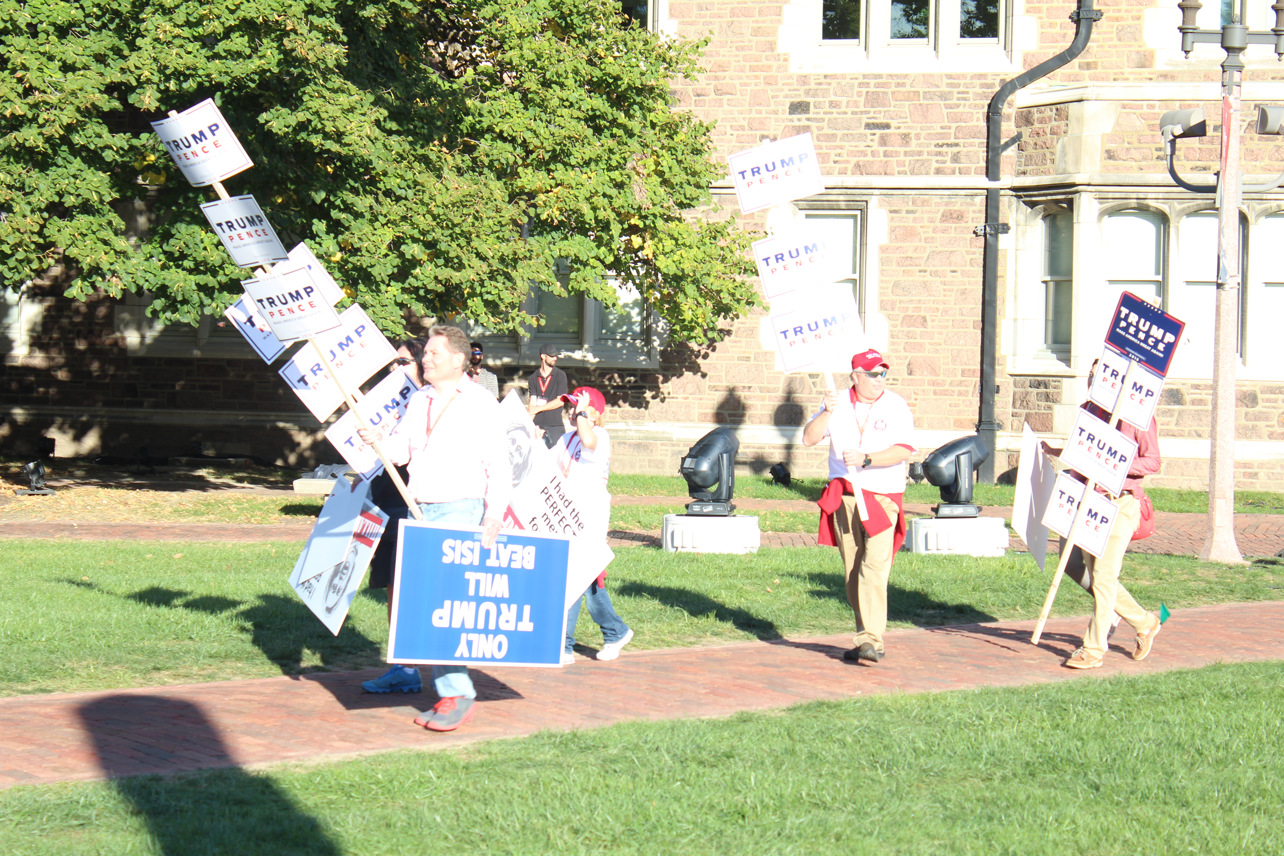 Debate in Saint Louis