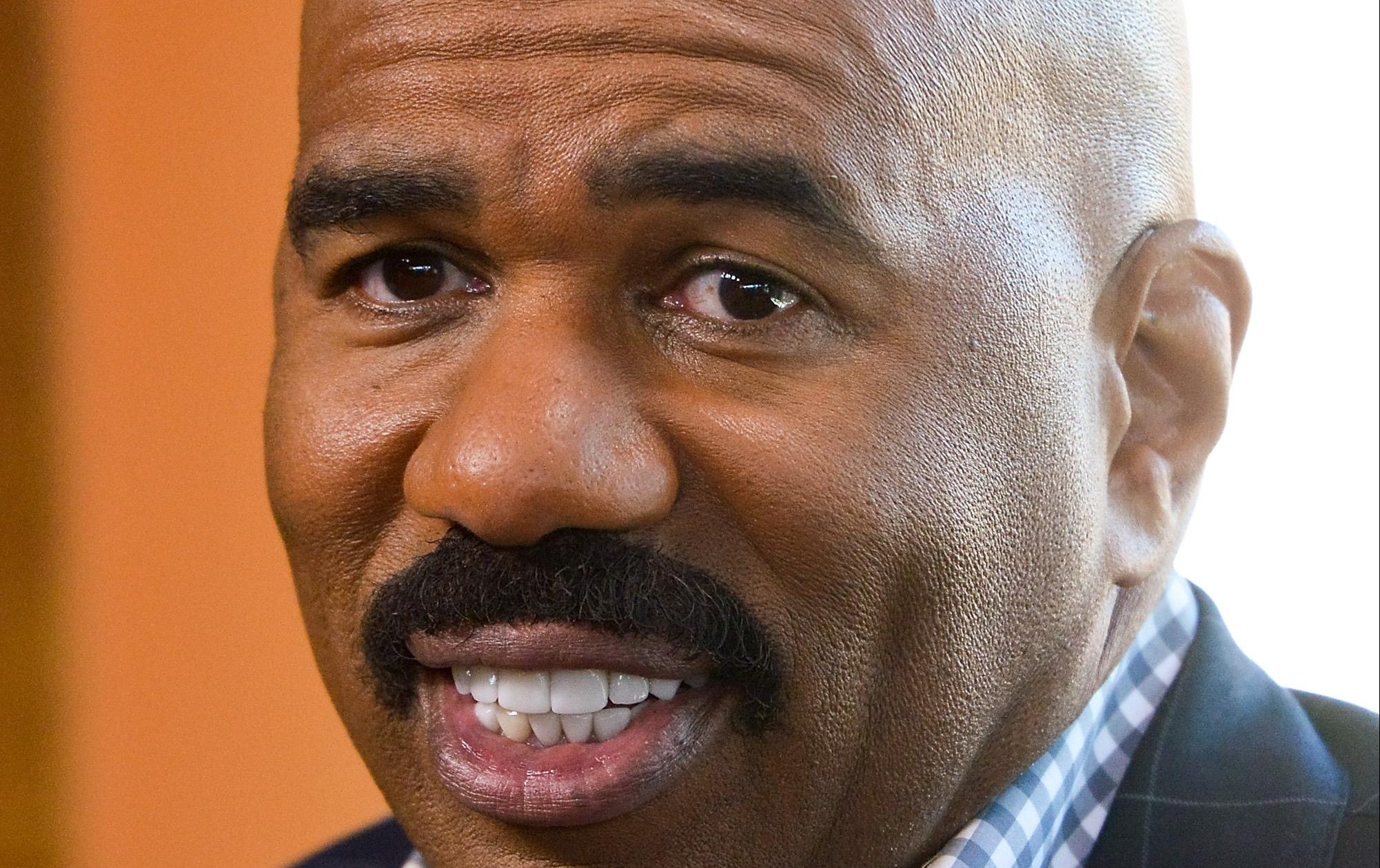 Steve Harvey, Erin Wasson And Howie Mandel At 'Extra'